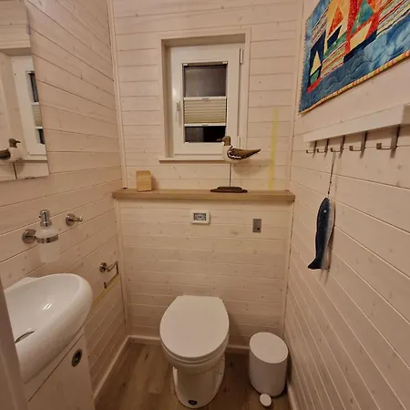 Hausboot Liliput Botel Stralsund