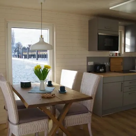 Hausboot Liliput Botel *