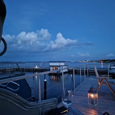 Hausboot Liliput * Stralsund